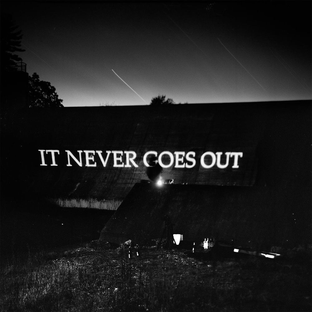 CO0634457103573.jpg HOTELIER THE - IT NEVER GOES OUT - Image 1