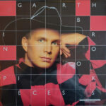 BROOKS GARTH - IN PIECES