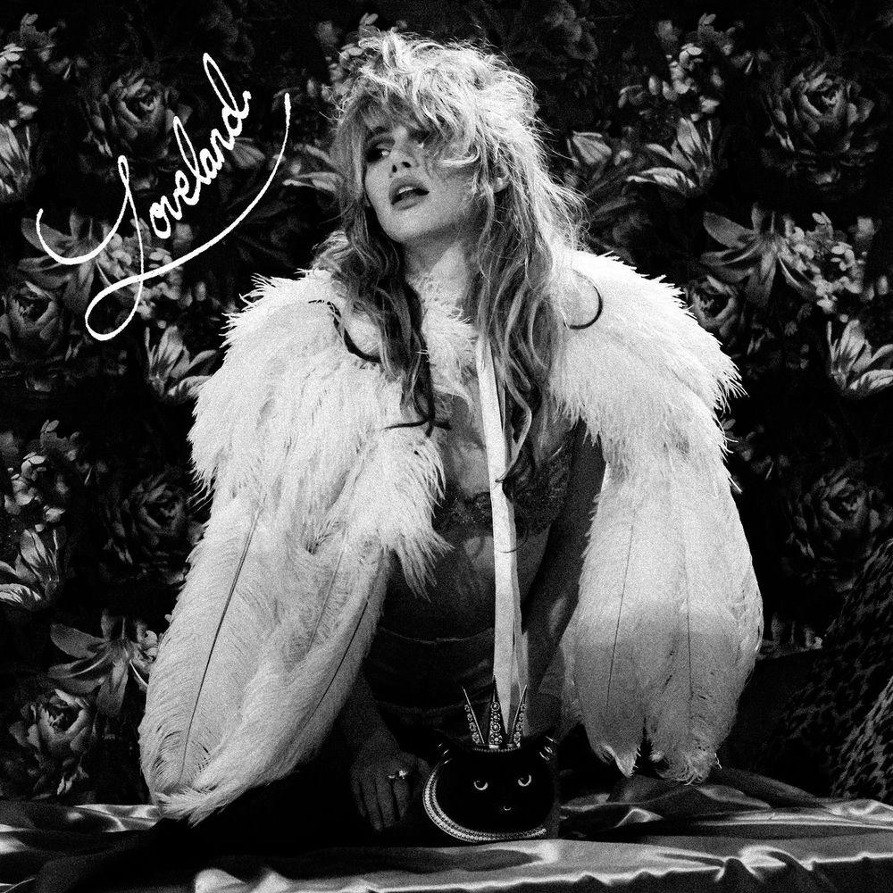 5773530.jpg Suki Waterhouse - Loveland - Image 1
